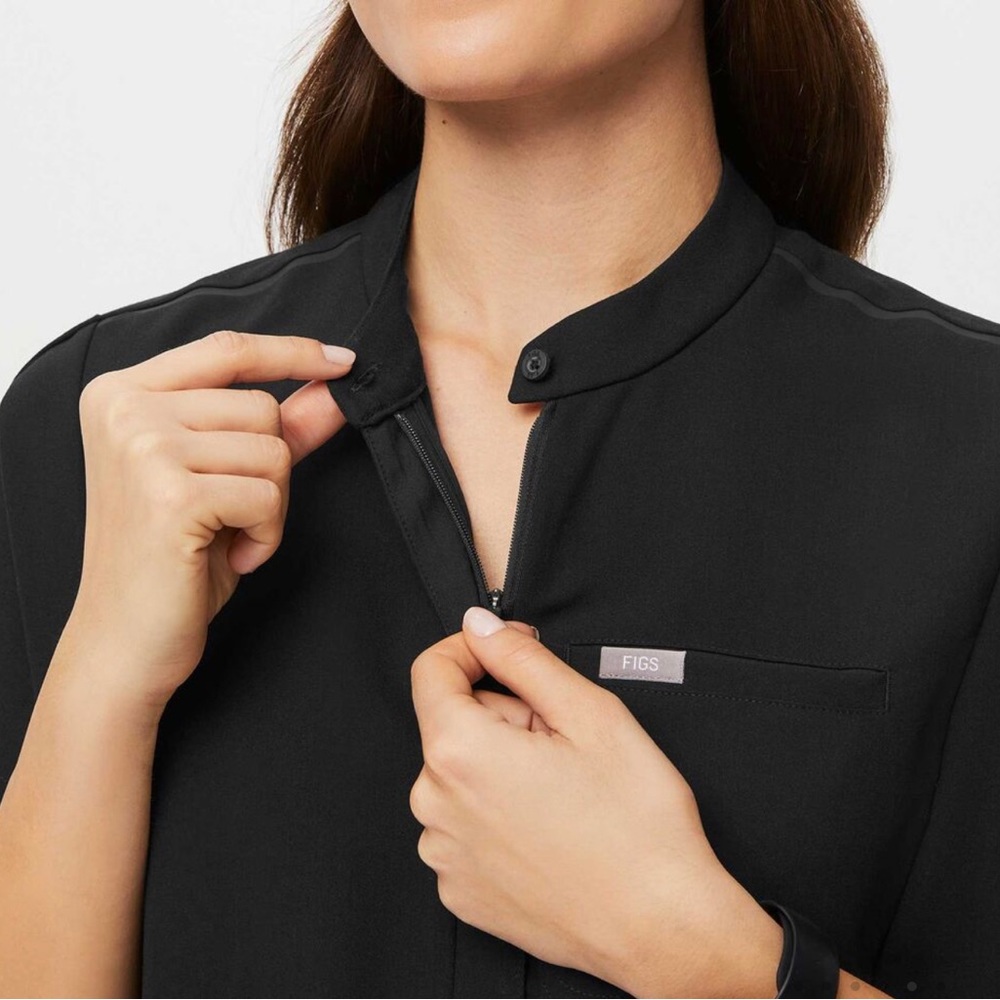Figs Montex Scrub Top brand new w/tags